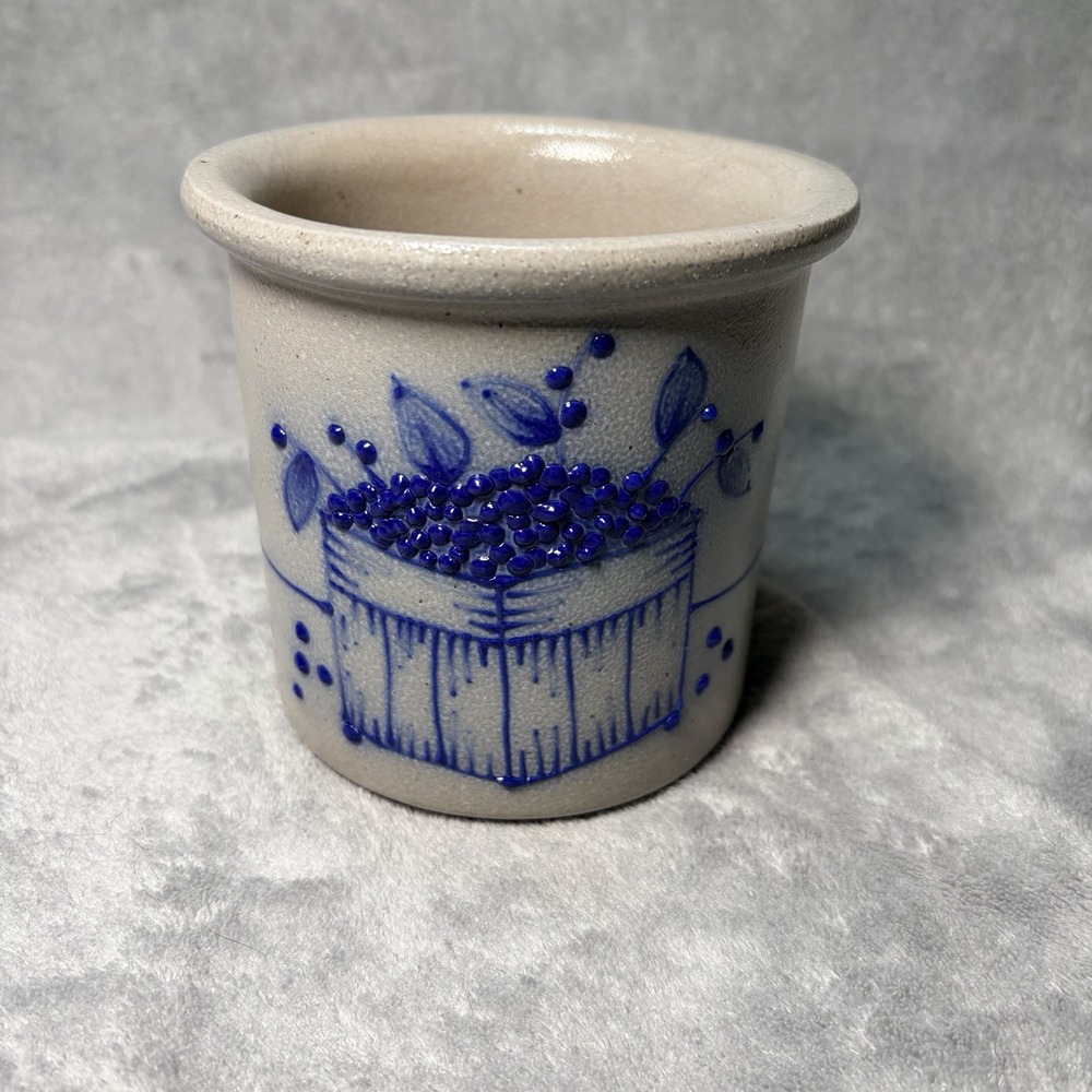 VINTAGE SALMON FALLS STONEWARE BLUEBERRIES IN BASKET POT PLANTER CROCK 1998